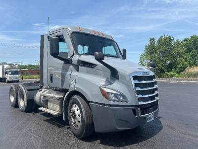 Freightliner Cascadia 116 Day Cab Truck - 435HP, 12 Speed Automatic