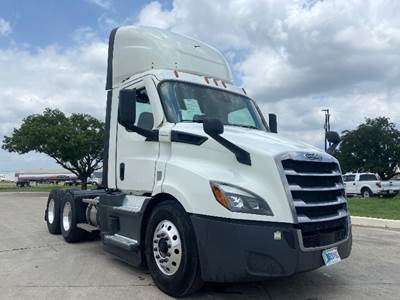 Freightliner Cascadia 116 Day Cab Truck - 450HP, 12 Speed Automatic