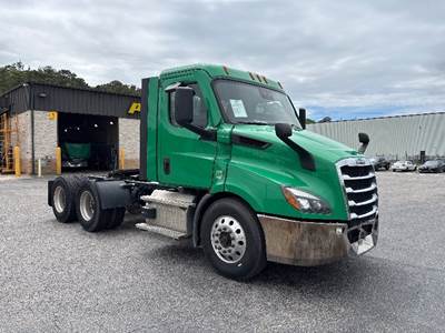 Freightliner Cascadia 116 Day Cab Truck - 450HP, 12 Speed Automatic