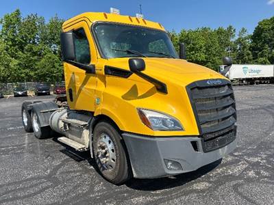 Freightliner Cascadia 116 Day Cab Truck - 450HP, 12 Speed Automatic