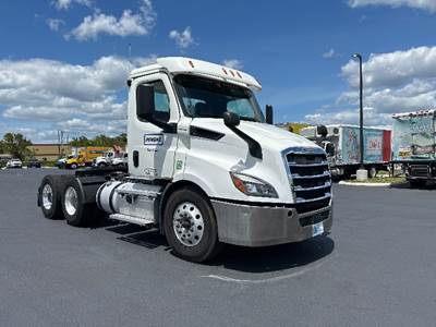 Freightliner Cascadia 116 Day Cab Truck - 435HP, 12 Speed Automatic