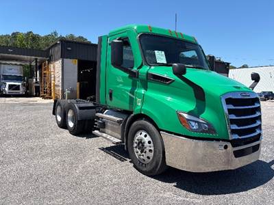Freightliner Cascadia 116 Day Cab Truck - 450HP, 12 Speed Automatic