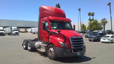 Freightliner Cascadia 116 Day Cab Truck - 410HP, 12 Speed Automatic