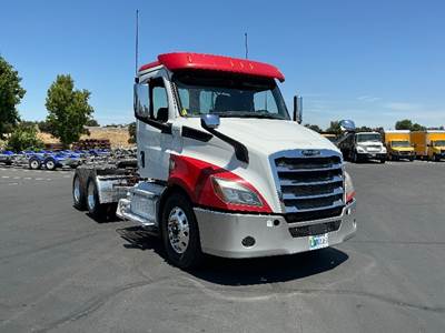Freightliner Cascadia 116 Day Cab Truck - 450HP, 12 Speed Automatic