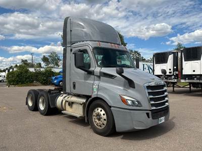 Freightliner Cascadia 116 Day Cab Truck - 435HP, 12 Speed Automatic