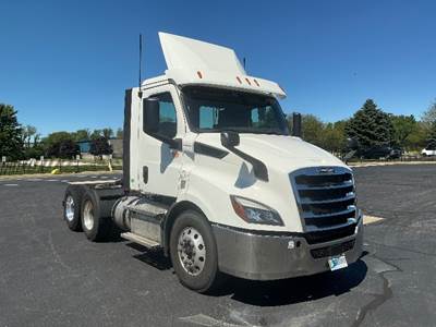 Freightliner Cascadia 116 Day Cab Truck - 435HP, 12 Speed Automatic