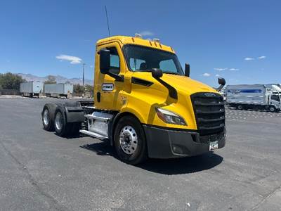 Freightliner Cascadia 116 Day Cab Truck - 450HP, 12 Speed Automatic