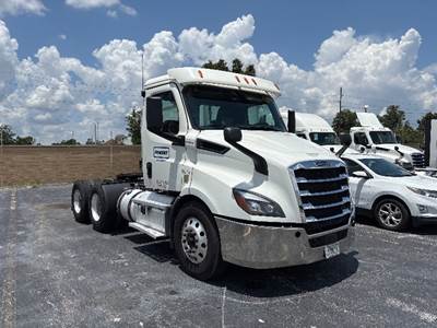 Freightliner Cascadia 116 Day Cab Truck - 435HP, 12 Speed Automatic