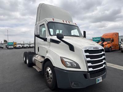 Freightliner Cascadia 116 Day Cab Truck - 410HP, 10 Speed Manual