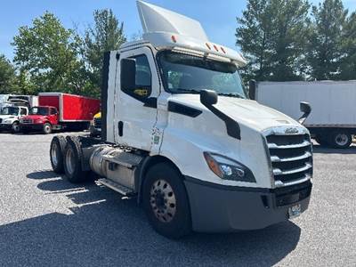 Freightliner Cascadia 116 Day Cab Truck - 410HP, 12 Speed Automatic