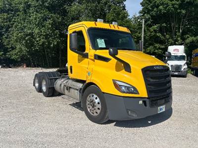 Freightliner Cascadia 116 Day Cab Truck - 450HP, 12 Speed Automatic