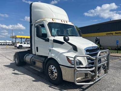 Freightliner Cascadia 116 Single Axle Day Cab Truck - 410HP, 12 Speed Automatic