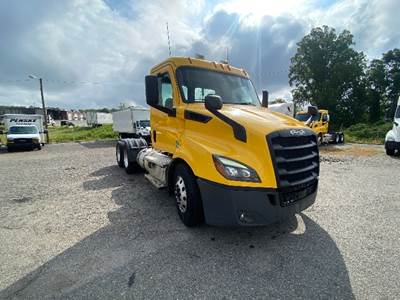 Freightliner Cascadia 116 Day Cab Truck - 450HP, 12 Speed Automatic