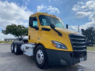 Freightliner Cascadia 116 Day Cab Truck - 450HP, 12 Speed Automatic