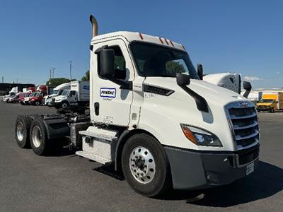 Freightliner Cascadia 116 Single Axle Day Cab Truck - 450HP, 12 Speed Automatic