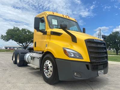 Freightliner Cascadia 116 Day Cab Truck - 450HP, 12 Speed Automatic
