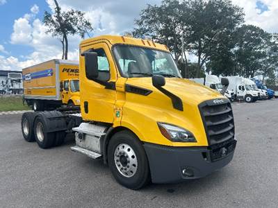 Freightliner Cascadia 116 Day Cab Truck - 450HP, 12 Speed Automatic