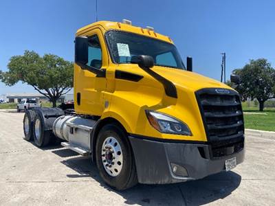 Freightliner Cascadia 116 Day Cab Truck - 450HP, 12 Speed Automatic