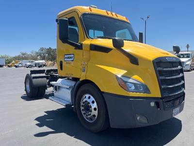 Freightliner Cascadia 116 Single Axle Day Cab Truck - 450HP, 12 Speed Automatic