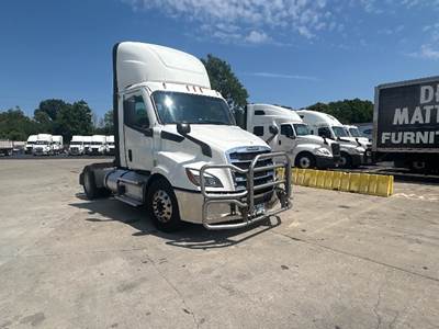 Freightliner Cascadia 116 Single Axle Day Cab Truck - 410HP, 12 Speed Automatic