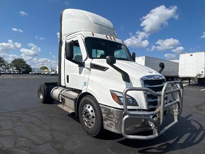 Freightliner Cascadia 116 Single Axle Day Cab Truck - 410HP, 12 Speed Automatic