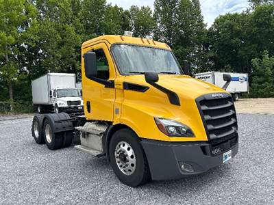 Freightliner Cascadia 116 Day Cab Truck - 450HP, 12 Speed Automatic