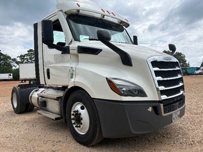 Freightliner Cascadia 116 Single Axle Day Cab Truck - 410HP, 12 Speed Automatic