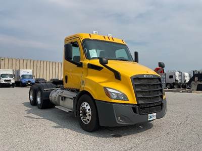 Freightliner Cascadia 116 Day Cab Truck - 450HP, 12 Speed Automatic