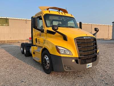 Freightliner Cascadia 116 Day Cab Truck - 450HP, 12 Speed Automatic