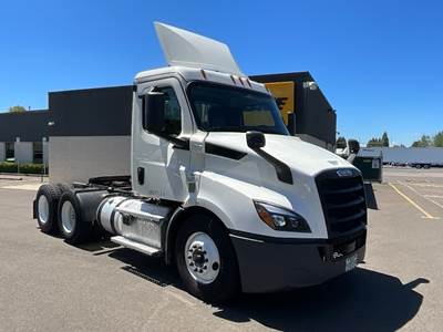 Freightliner Cascadia 116 Day Cab Truck - 410HP, 12 Speed Automatic