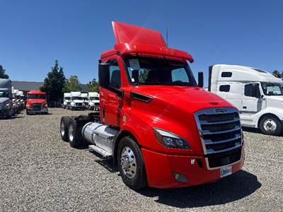 Freightliner Cascadia 116 Day Cab Truck - 410HP, 12 Speed Automatic