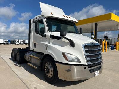 Freightliner Cascadia 116 Day Cab Truck - 450HP, 12 Speed Automatic