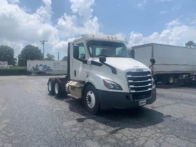 Freightliner Cascadia 116 Day Cab Truck - 410HP, 12 Speed Automatic
