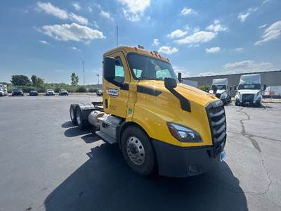 Freightliner Cascadia 116 Day Cab Truck - 450HP, 12 Speed Automatic