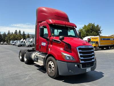 Freightliner Cascadia 116 Day Cab Truck - 410HP, 12 Speed Automatic