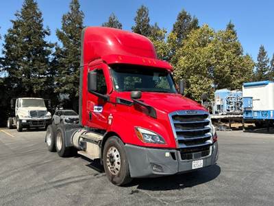 Freightliner Cascadia 116 Day Cab Truck - 410HP, 12 Speed Automatic