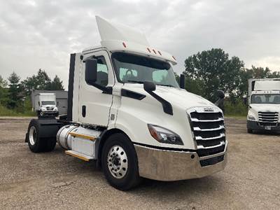Freightliner Cascadia 116 Single Axle Day Cab Truck - 435HP, 12 Speed Automatic