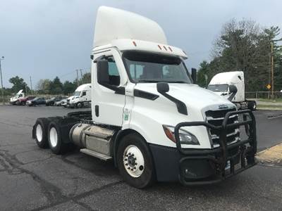 Freightliner Cascadia 116 Day Cab Truck - 470HP, 10 Speed Manual