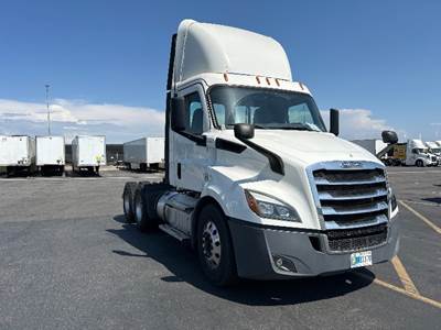 Freightliner Cascadia 116 Day Cab Truck - 410HP, 10 Speed Manual