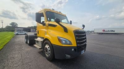 Freightliner Cascadia 116 Day Cab Truck - 450HP, 12 Speed Automatic