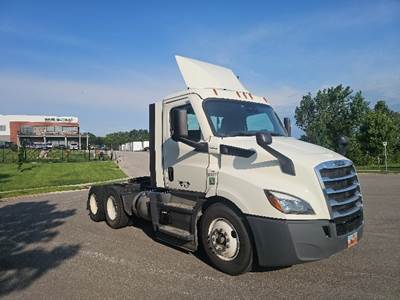 Freightliner Cascadia 116 Day Cab Truck - 450HP, 12 Speed Automatic