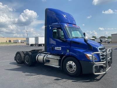 Freightliner Cascadia 116 Day Cab Truck - 450HP, 12 Speed Automatic