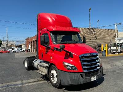 Freightliner Cascadia 116 Single Axle Day Cab Truck - 410HP, 10 Speed Manual