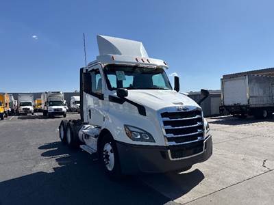Freightliner Cascadia 116 Day Cab Truck - 450HP, 12 Speed Automatic