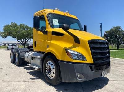Freightliner Cascadia 116 Day Cab Truck - 450HP, 12 Speed Automatic