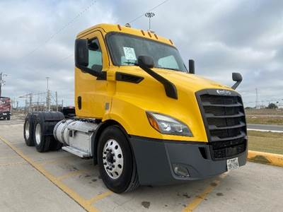 Freightliner Cascadia 116 Day Cab Truck - 450HP, 12 Speed Automatic