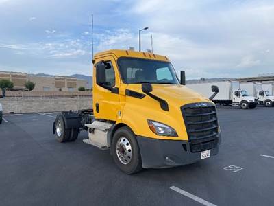 Freightliner Cascadia 116 Single Axle Day Cab Truck - 450HP, 12 Speed Automatic
