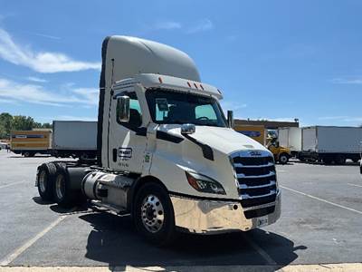 Freightliner Cascadia 116 Day Cab Truck - 470HP, 12 Speed Automatic