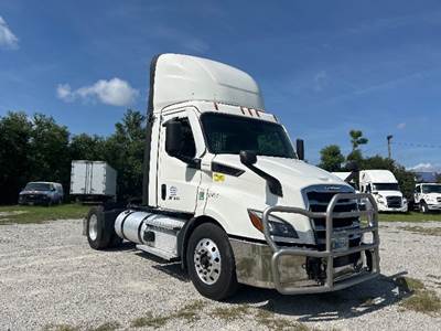 Freightliner Cascadia 116 Single Axle Day Cab Truck - 410HP, 12 Speed Automatic