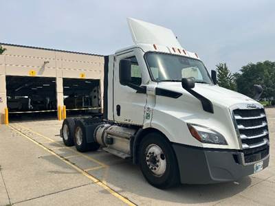 Freightliner Cascadia 116 Day Cab Truck - 410HP, 12 Speed Automatic
